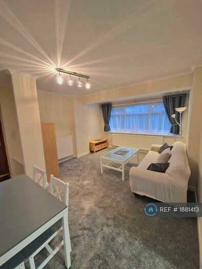 1 Bedroom Flat To Rent In Brantingham Road, Whalley Range, Manchester, M16