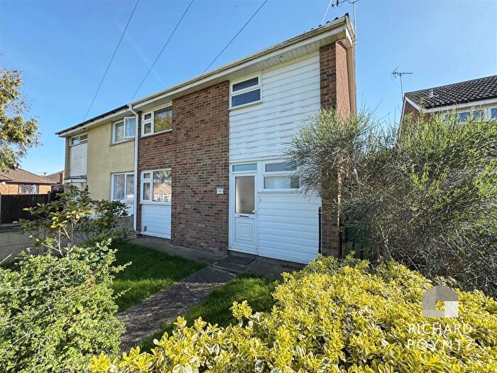 3 Bedroom Semi Detached House For Sale In Fourth Walk, Canvey Island, SS8