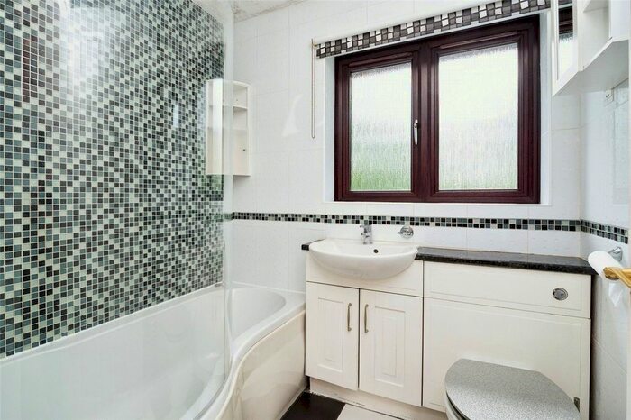 4 Bedroom Detached House For Sale In The Spinney, Robertsbridge, East Sussex, TN32