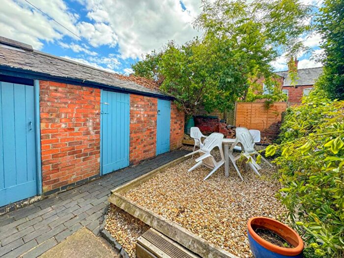 3 Bedroom Terraced House For Sale In Lytton Road, Clarendon Park, Leicester, LE2