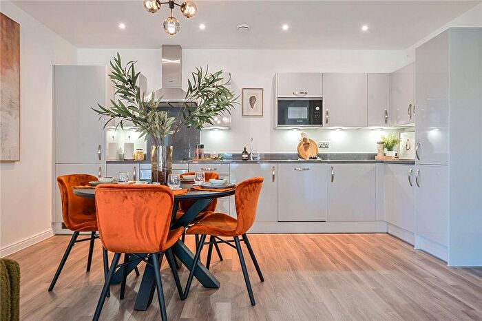 2 Bedroom Flat For Sale In Hadlow Road, Sidcup, DA14