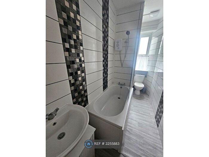 1 Bedroom Flat To Rent In Schofield Street, Waterfoot, Rossendale, BB4