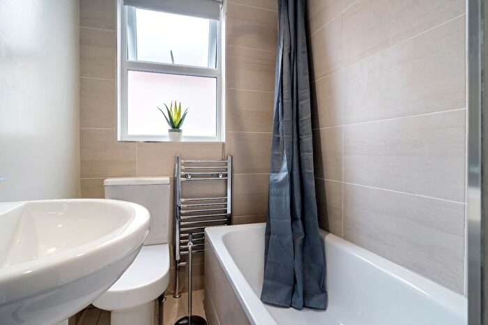 6 Bedroom Flat To Rent In Wilmslow Road, Manchester, M14