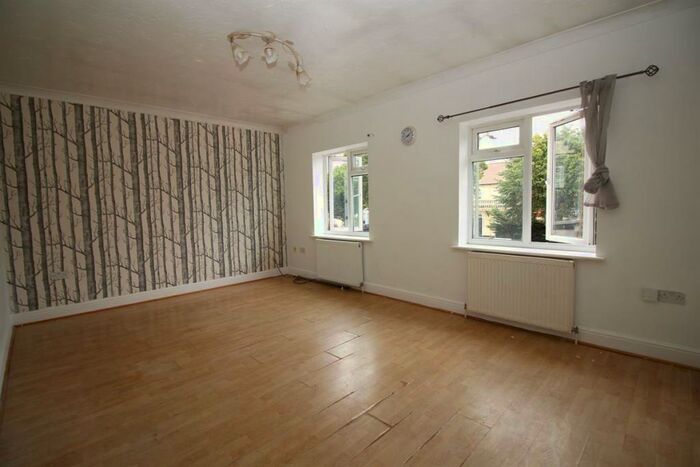 2 Bedroom Flat To Rent In Flat, Carnarvon Road, Clacton-on-Sea, CO15