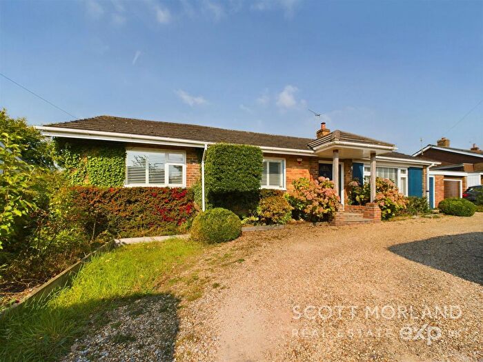 4 Bedroom Bungalow For Sale In Blackberry Lane, Four Marks, Alton, GU34