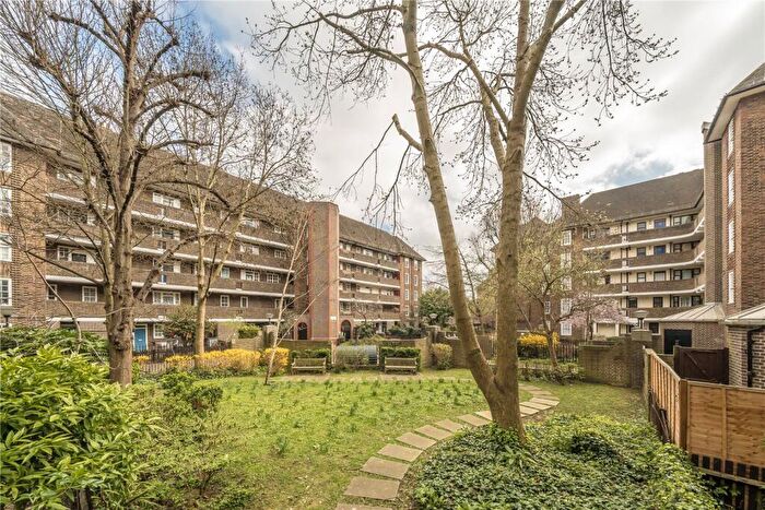 2 Bedroom Apartment To Rent In Biddestone Road, London, N7
