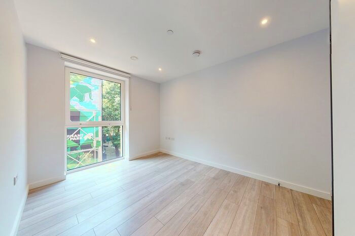 2 Bedroom Flat To Rent In Chatteris Way, London, SE17