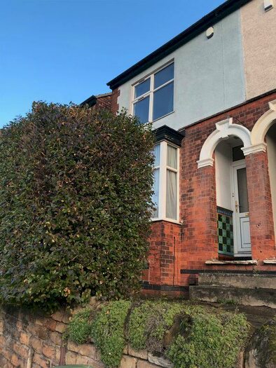 5 Bedroom Semi-Detached House To Rent In Lenton Boulevard, Nottingham, NG7
