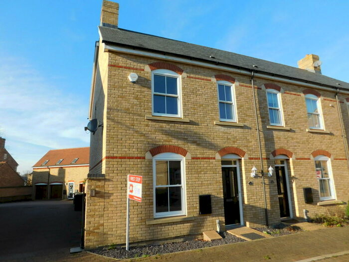 3 Bedroom End Of Terrace House To Rent In Charlotte Avenue, Fairfield, SG5