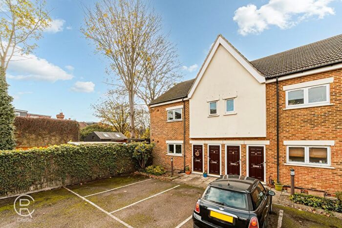 1 Bedroom Flat For Sale In Grosvenor Road, Hanwell, London, W7