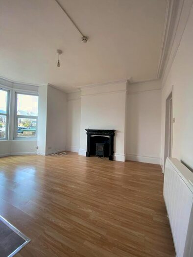 1 Bedroom Flat To Rent In Quantock Road, Weston-Super-Mare, BS23