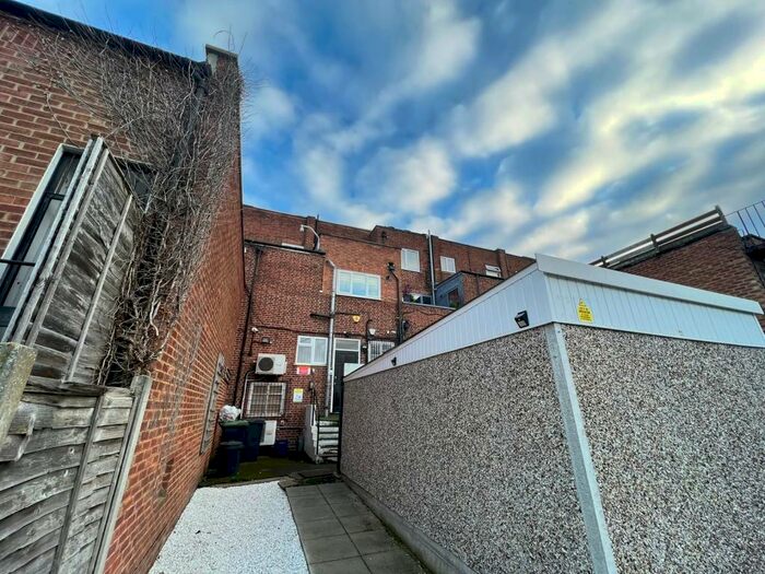 2 Bedroom Maisonette To Rent In High Road, Chigwell, IG7