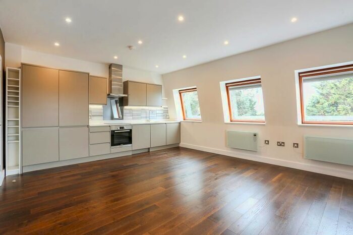 1 Bedroom Flat To Rent In High Road, London, N20