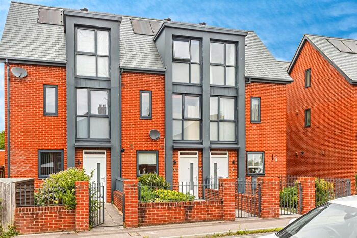 4 Bedroom Town House For Sale In Station Road, Burgess Hill, RH15