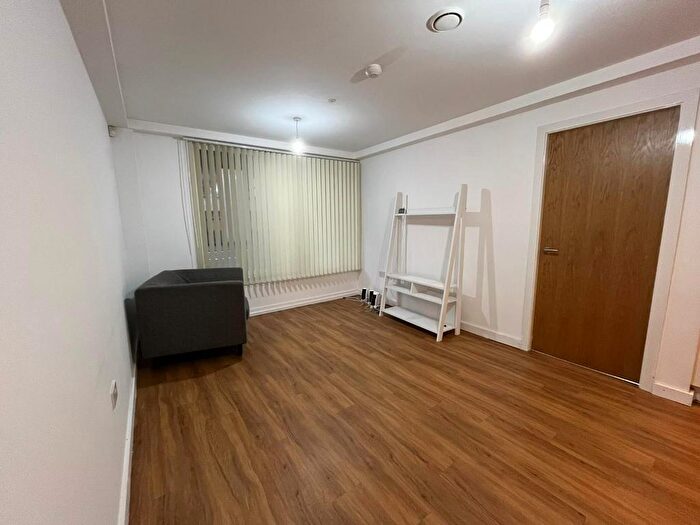 2 Bedroom Apartment To Rent In Stretford Road, Manchester, M15