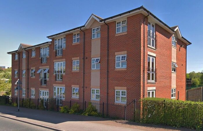 2 Bedroom Flat To Rent In Farnley Crescent, Leeds, LS12