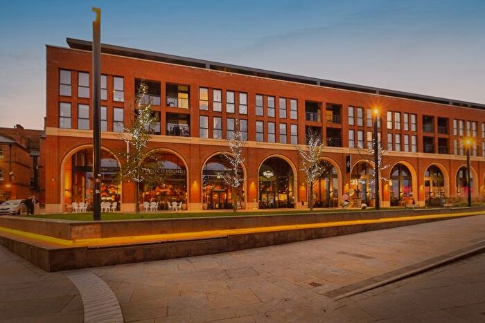 2 Bedroom Flat For Sale In Exchange Street, Aylesbury, HP20