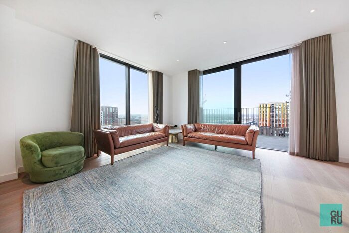 3 Bedroom Flat To Rent In Embassy Gardens, London, SW11