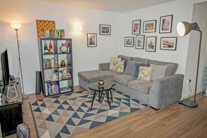 2 Bedroom Flat To Rent In Idaho Building, Deals Gateway, Deptford, SE13