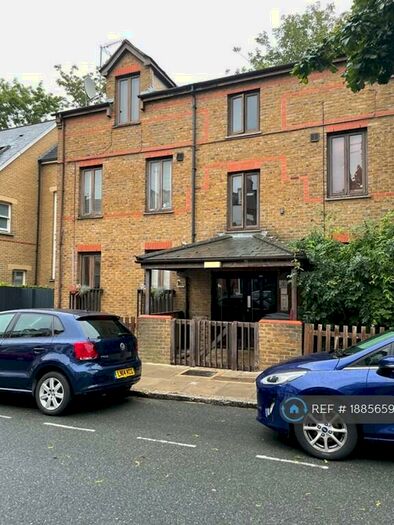 Studio To Rent In Holmesdale Road, London, N6