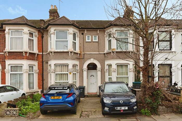 1 Bedroom Flat For Sale In Cambridge Road, Ilford, IG3