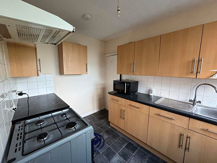 4 Bedroom House To Rent In Langhorn Road, SO16