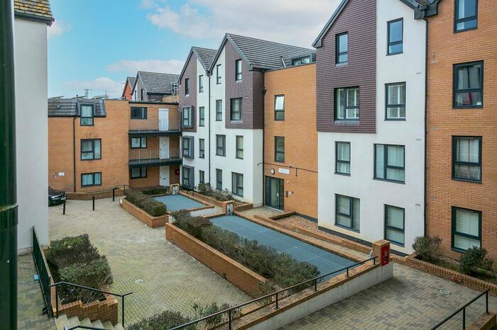 1 Bedroom Flat To Rent In Attenborough Court, Owen Square, Watford, Hertfordshire, WD19