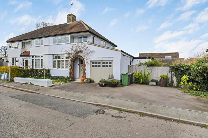 2 Bedroom Semi-Detached House For Sale In Fairway Close, Park Street, St. Albans, AL2