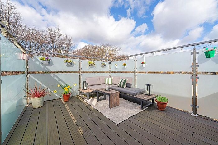 3 Bedroom Flat For Sale In Atherfold Road, SW9