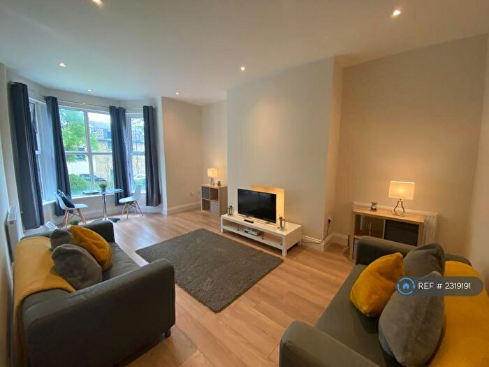 2 Bedroom Flat To Rent In Moorland Hall, Leeds, LS3