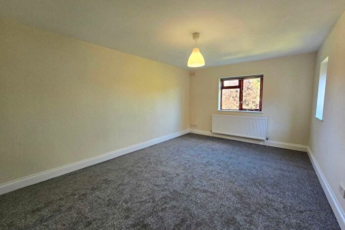 1 Bedroom Flat To Rent In Grosvenor Gardens, London, NW2