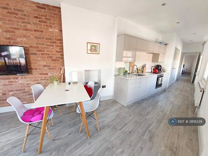 1 Bedroom Flat To Rent In Market Street, Stourbridge, DY8