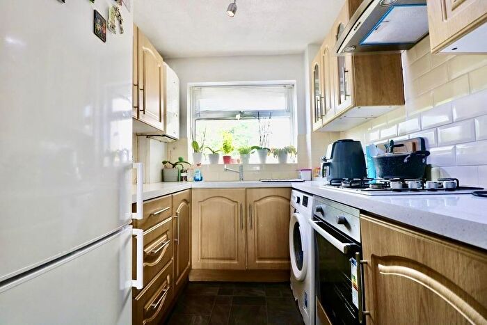 2 Bedroom Flat To Rent In Bishopsford Road, Morden, SM4