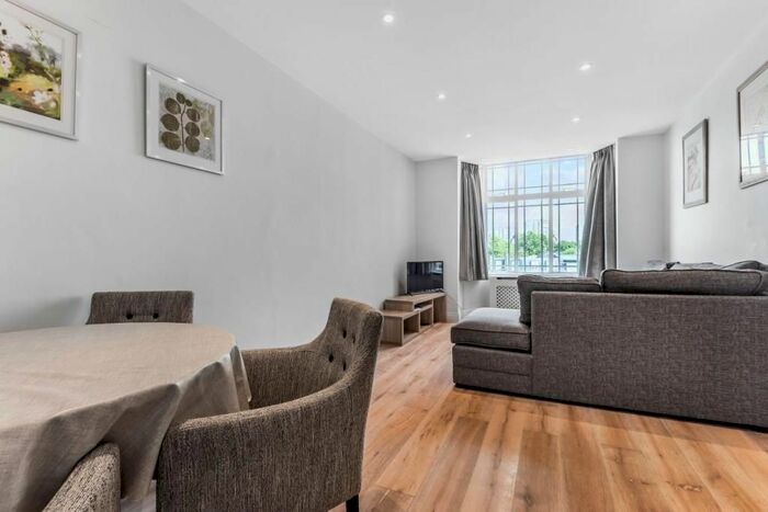 1 Bedroom Flat To Rent In Queensway, Bayswater W2