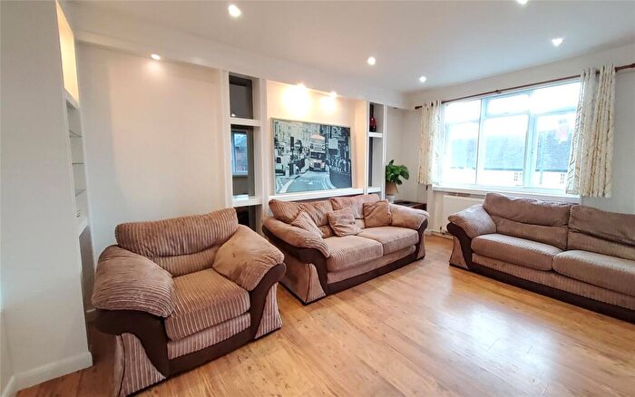 3 Bedroom Apartment To Rent In The Broadway, Stanmore, Middlesex, HA7