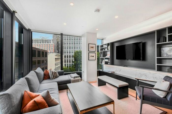 2 Bedroom Flat To Rent In Buckingham Gate, London, SW1E