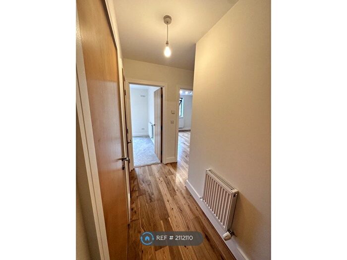 1 Bedroom Flat To Rent In Meridian Court, London, SE15