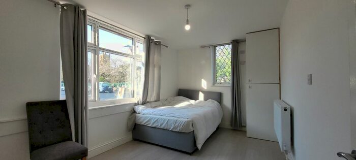 1 Bedroom Flat To Rent In St. Marys Road, Ilford, IG1