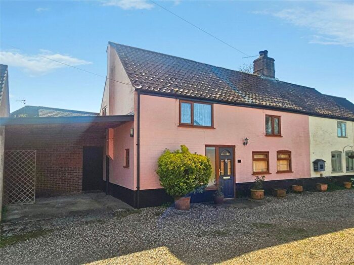 3 Bedroom Semi-Detached House For Sale In Wellingtonia Terrace, Hingham, Norwich, Norfolk, NR9