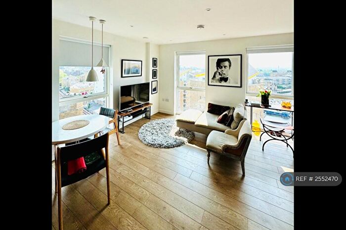 2 Bedroom Flat To Rent In Vitruvian Court, London, E14