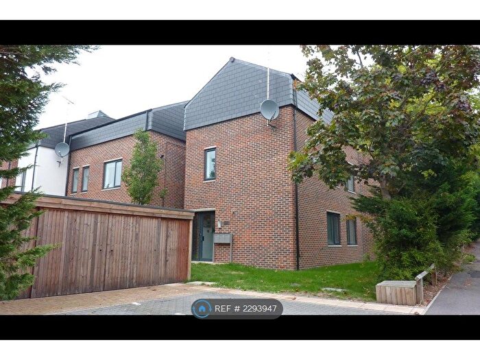 2 Bedroom Flat To Rent In Glenfield Avenue, Southampton, SO18