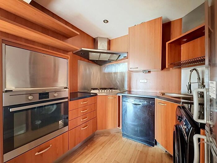 2 Bedroom Apartment For Sale In South Mews, Magretian Place, Cardiff, CF10