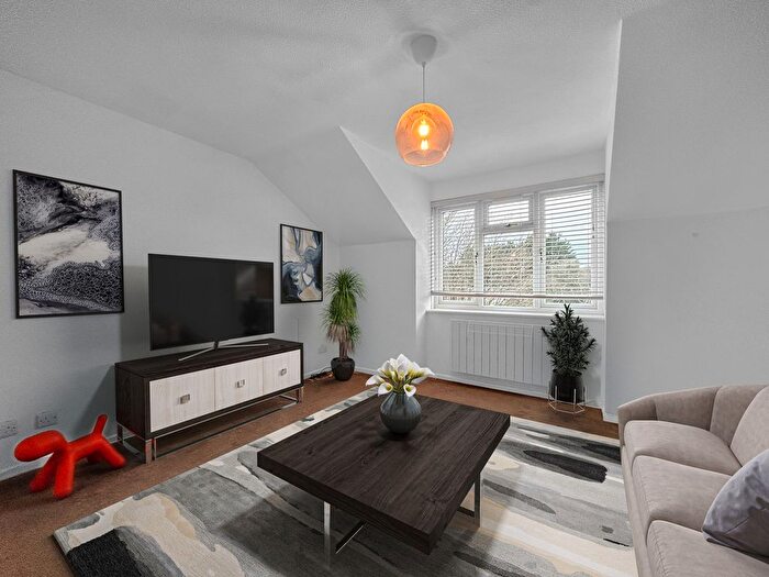 2 Bedroom Flat To Rent In Billings Close, Stokenchurch, HP14