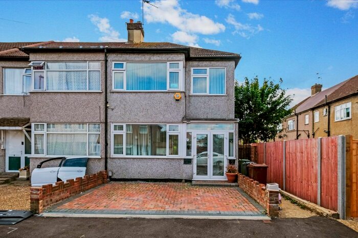 3 Bedroom End Of Terrace House To Rent In Torrington Road, Dagenham, RM8