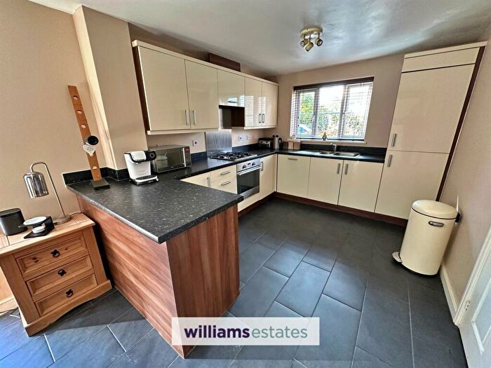 4 Bedroom Detached House For Sale In Stryd Y Barcud, Ruthin, LL15