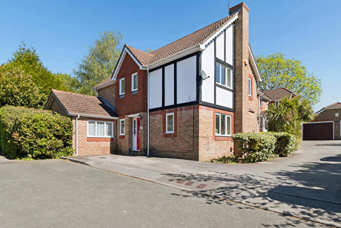 4 Bedroom Detached House For Sale In Baycroft Close, Pinner, HA5