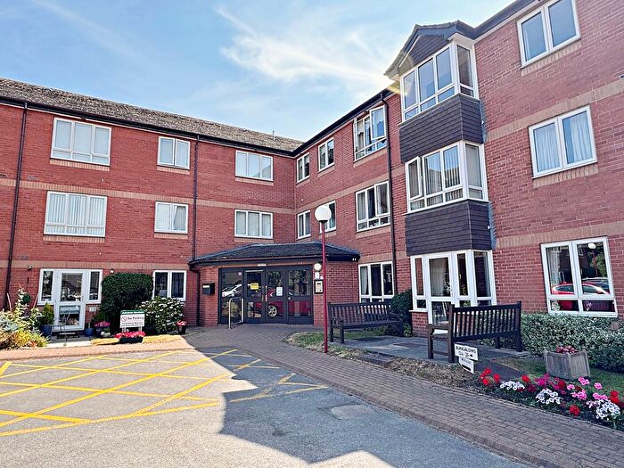 2 Bedroom Flat For Sale In Ashdene Gardens, Kenilworth, CV8