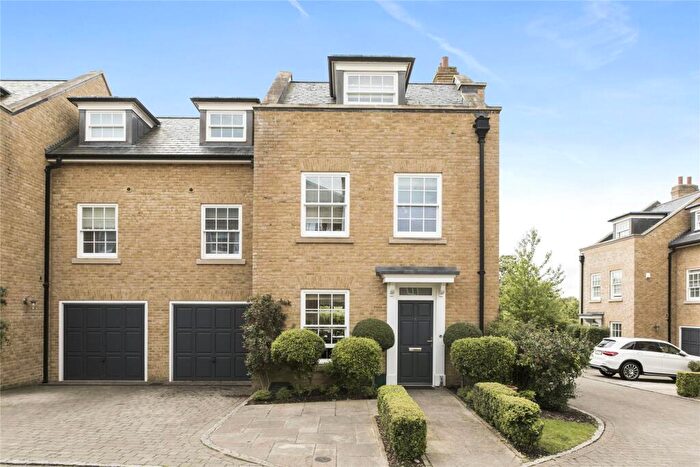 4 Bedroom House To Rent In The Grove, Guildford Road, Effingham, Surrey, KT24