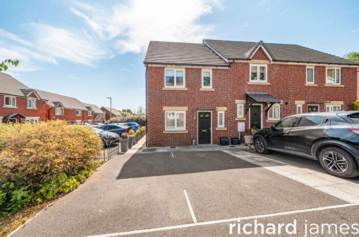 3 Bedroom End Of Terrace House For Sale In Dennis Street, Swindon, SN5