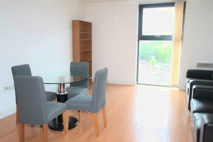 2 Bedroom Apartment To Rent In Zenith, Chapel Street, M3